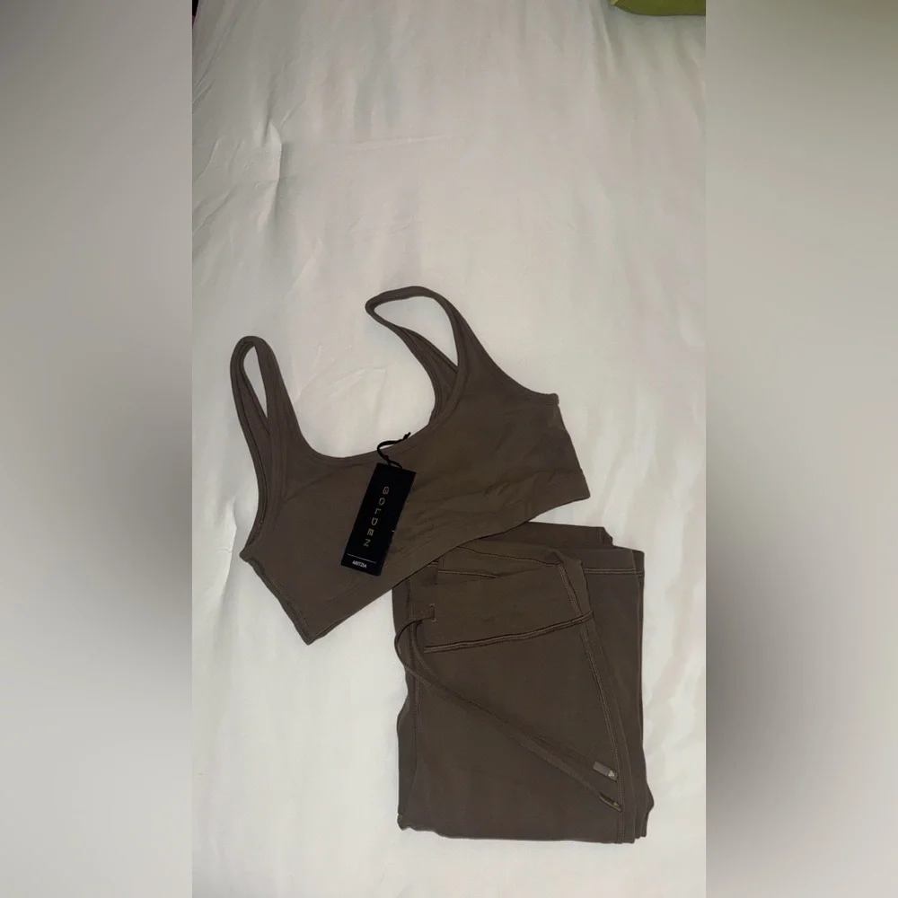 ARITZIA Flared Leggings W/ matching bra!! - Picture 4 of 4